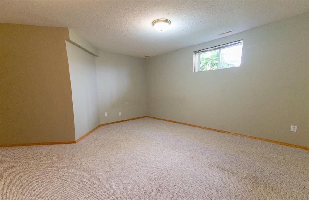 









4605


44

Street,
Sylvan Lake,




AB
T4S 1W7

