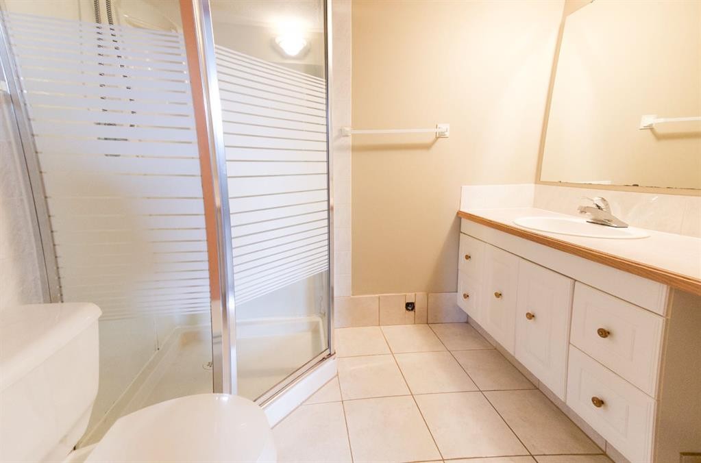 









4605


44

Street,
Sylvan Lake,




AB
T4S 1W7

