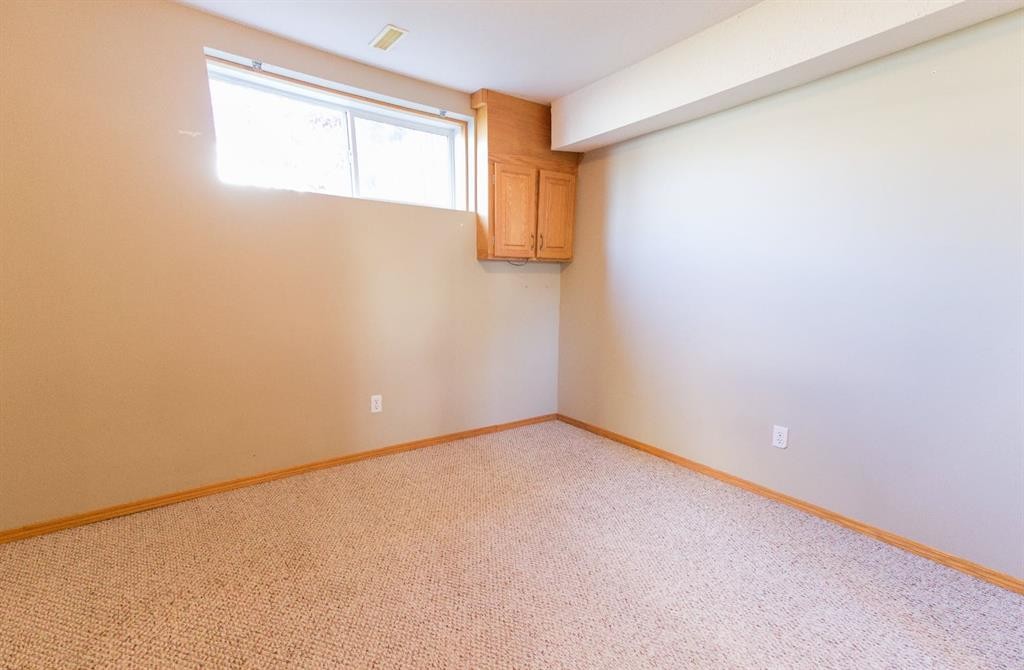 









4605


44

Street,
Sylvan Lake,




AB
T4S 1W7


