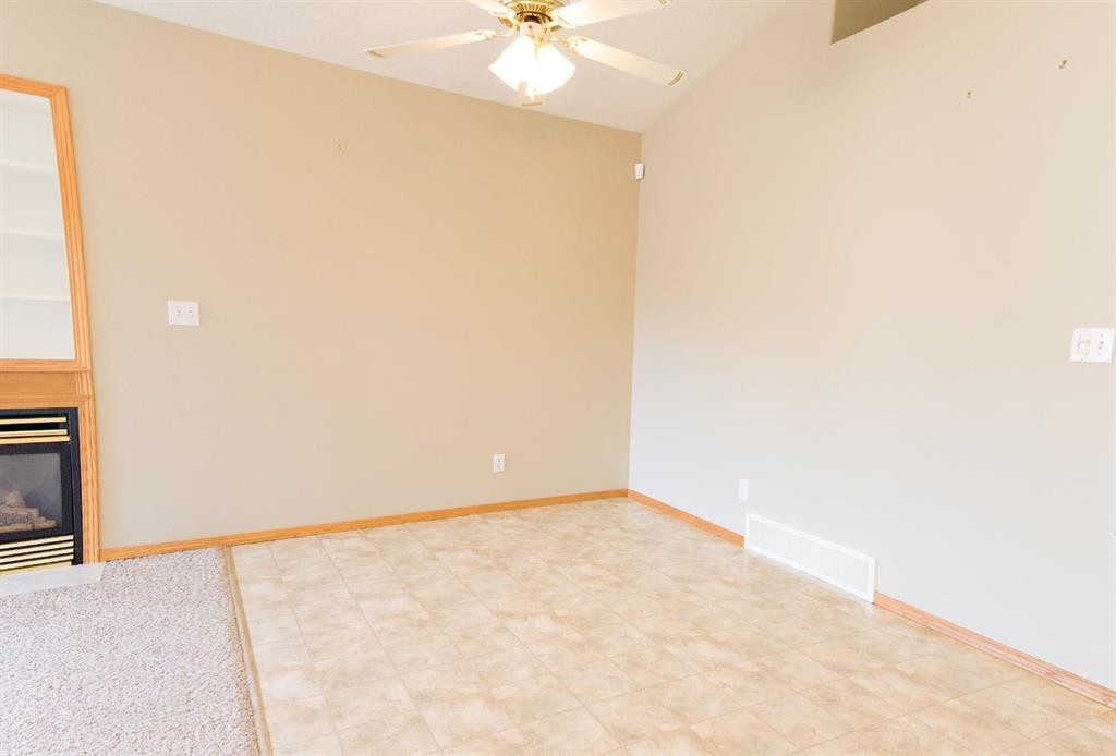 









4605


44

Street,
Sylvan Lake,




AB
T4S 1W7

