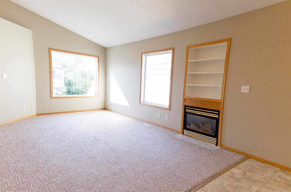 









4605


44

Street,
Sylvan Lake,




AB
T4S 1W7

