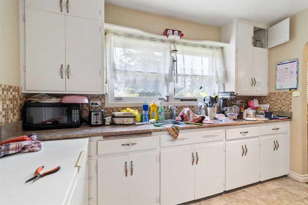 









5337


44

Avenue,
Red Deer,




AB
T4N 3J1

