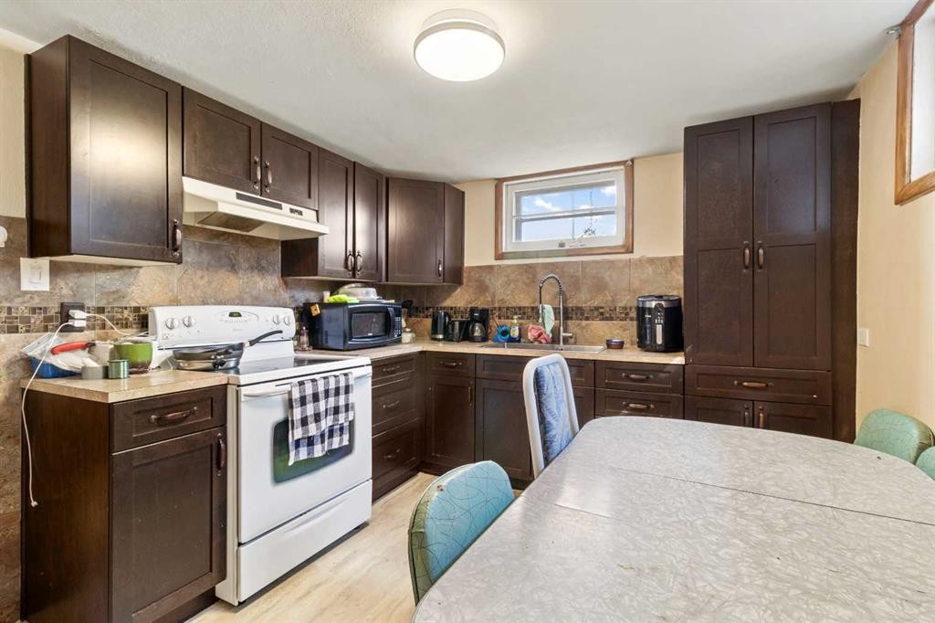 









5337


44

Avenue,
Red Deer,




AB
T4N 3J1

