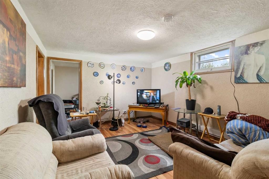 









5337


44

Avenue,
Red Deer,




AB
T4N 3J1

