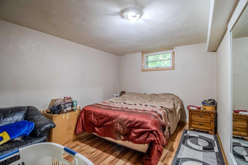 









5337


44

Avenue,
Red Deer,




AB
T4N 3J1

