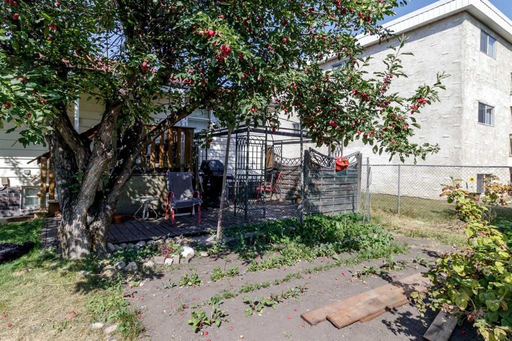









5337


44

Avenue,
Red Deer,




AB
T4N 3J1

