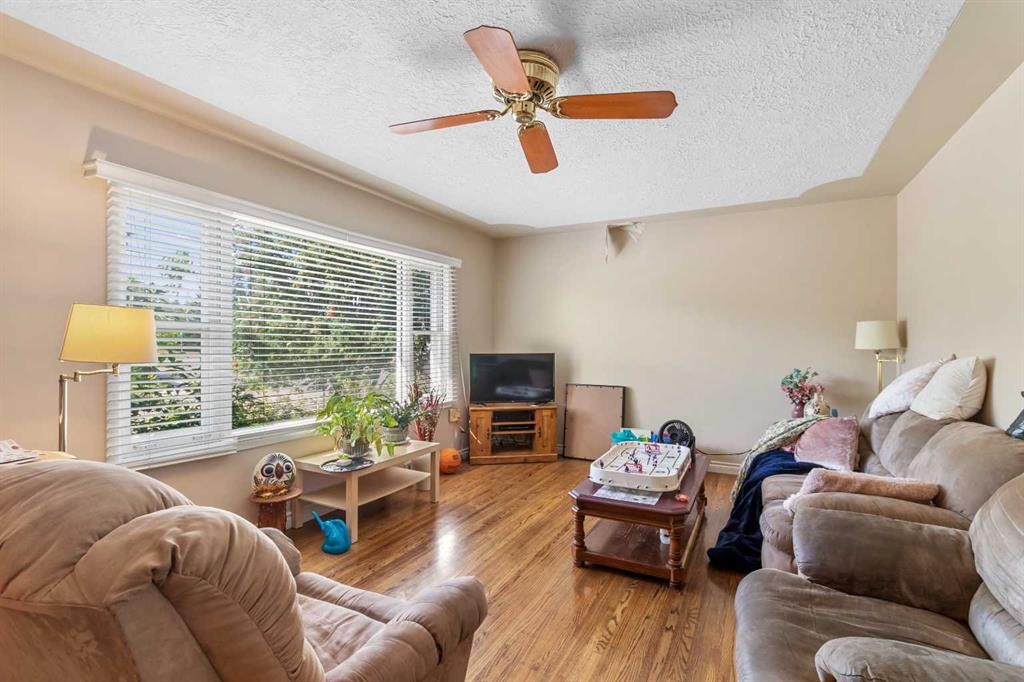 









5337


44

Avenue,
Red Deer,




AB
T4N 3J1

