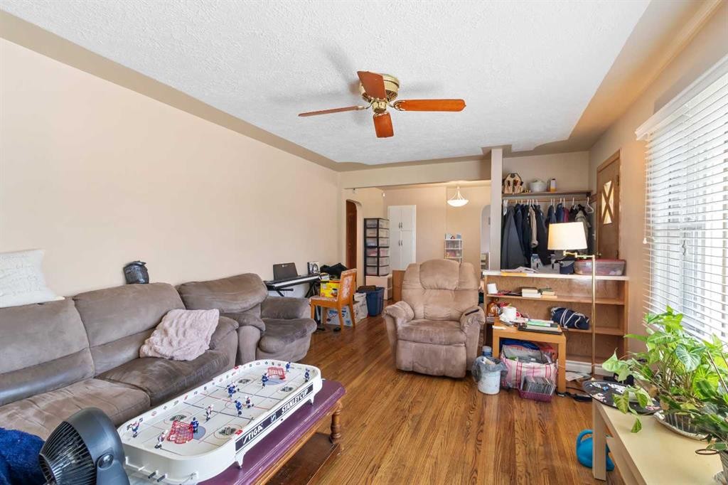 









5337


44

Avenue,
Red Deer,




AB
T4N 3J1

