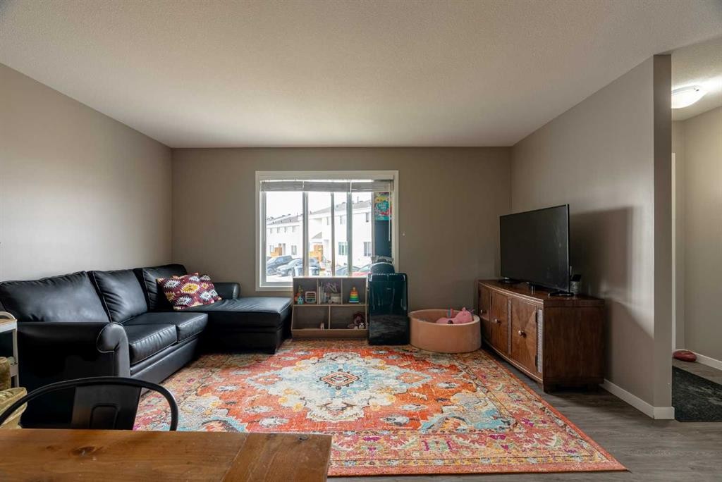 









711


Beacon Hill Drive

Drive, 14,
Fort McMurray,




AB
T9H3R5


