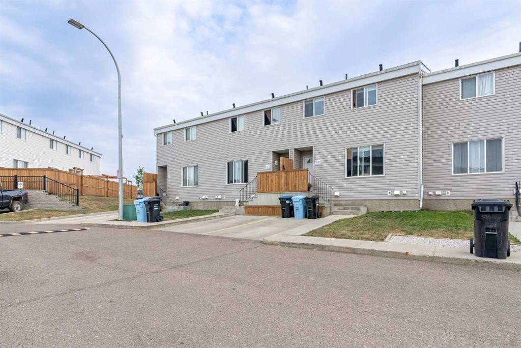 









711


Beacon Hill Drive

Drive, 14,
Fort McMurray,




AB
T9H3R5

