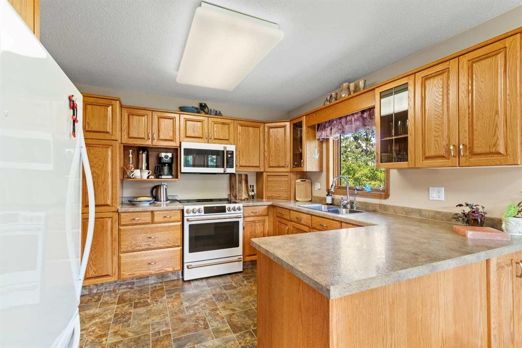 









26540


Highway 11

, 76,
Rural Red Deer County,




AB
T4E 1A3

