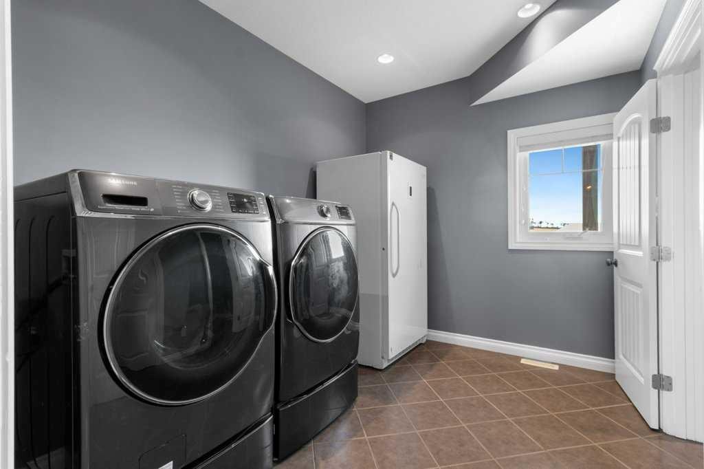 









28513


Township Road 374

,
Rural Red Deer County,




AB
T4N 5E4

