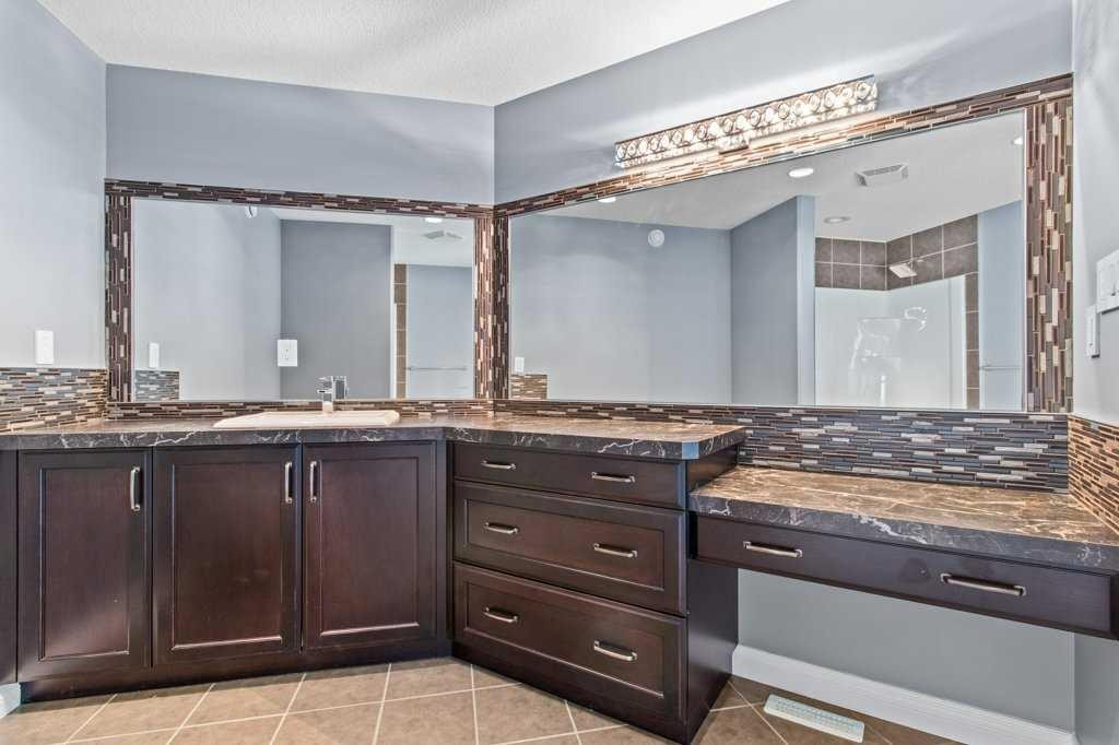 









28513


Township Road 374

,
Rural Red Deer County,




AB
T4N 5E4

