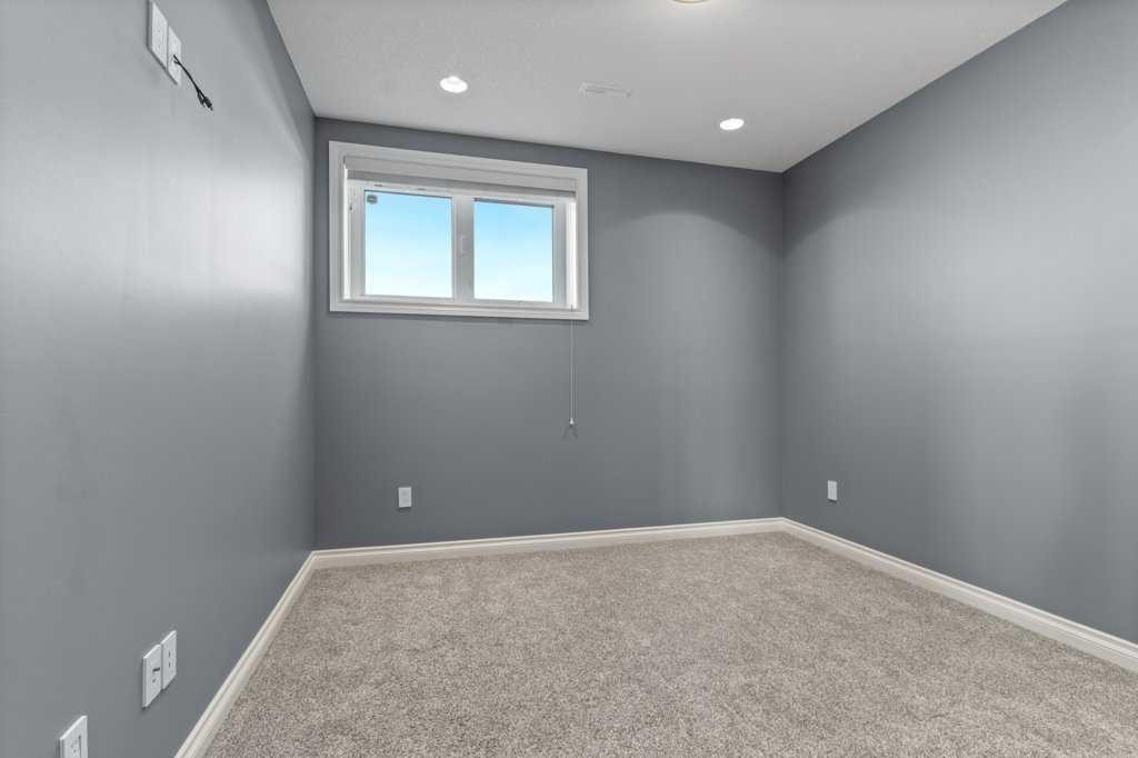 









28513


Township Road 374

,
Rural Red Deer County,




AB
T4N 5E4

