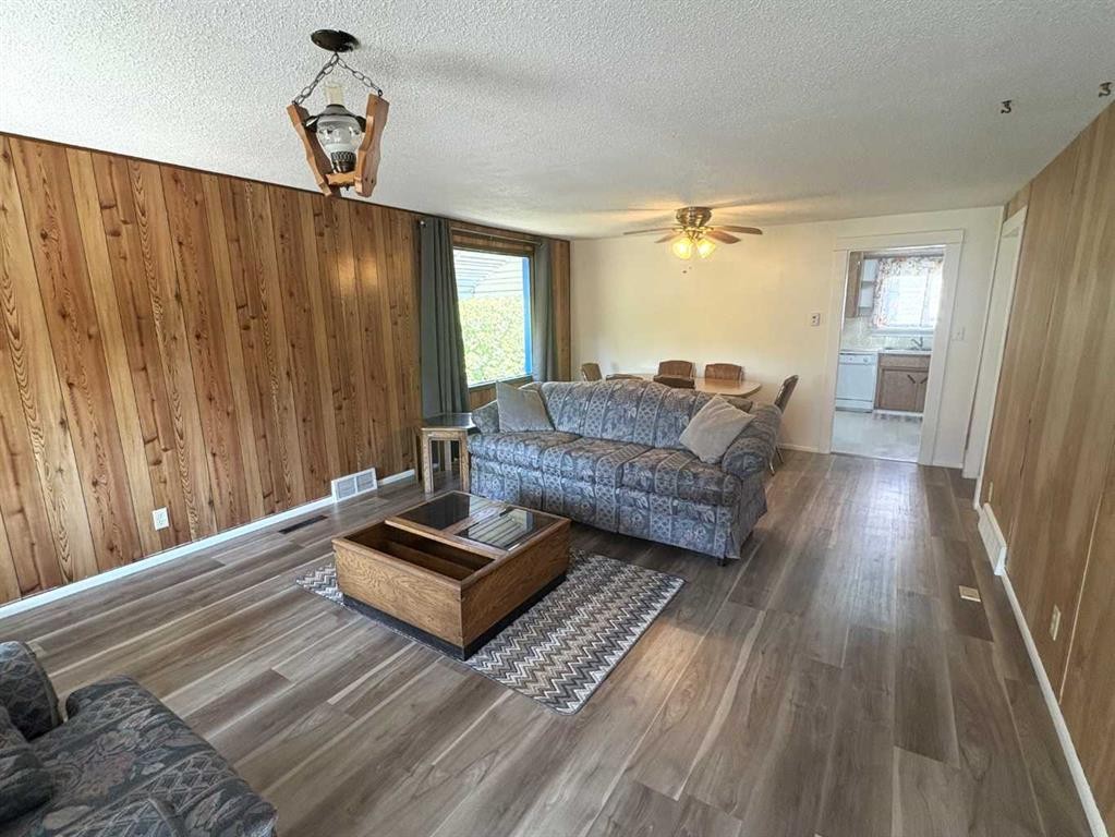 









220


LADY VIVIAN

Avenue West,
Galahad,




AB
T0B 1R0

