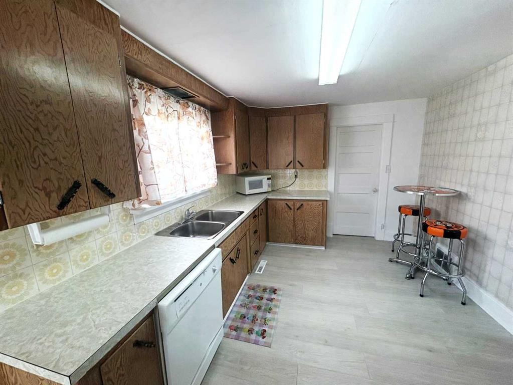 









220


LADY VIVIAN

Avenue West,
Galahad,




AB
T0B 1R0

