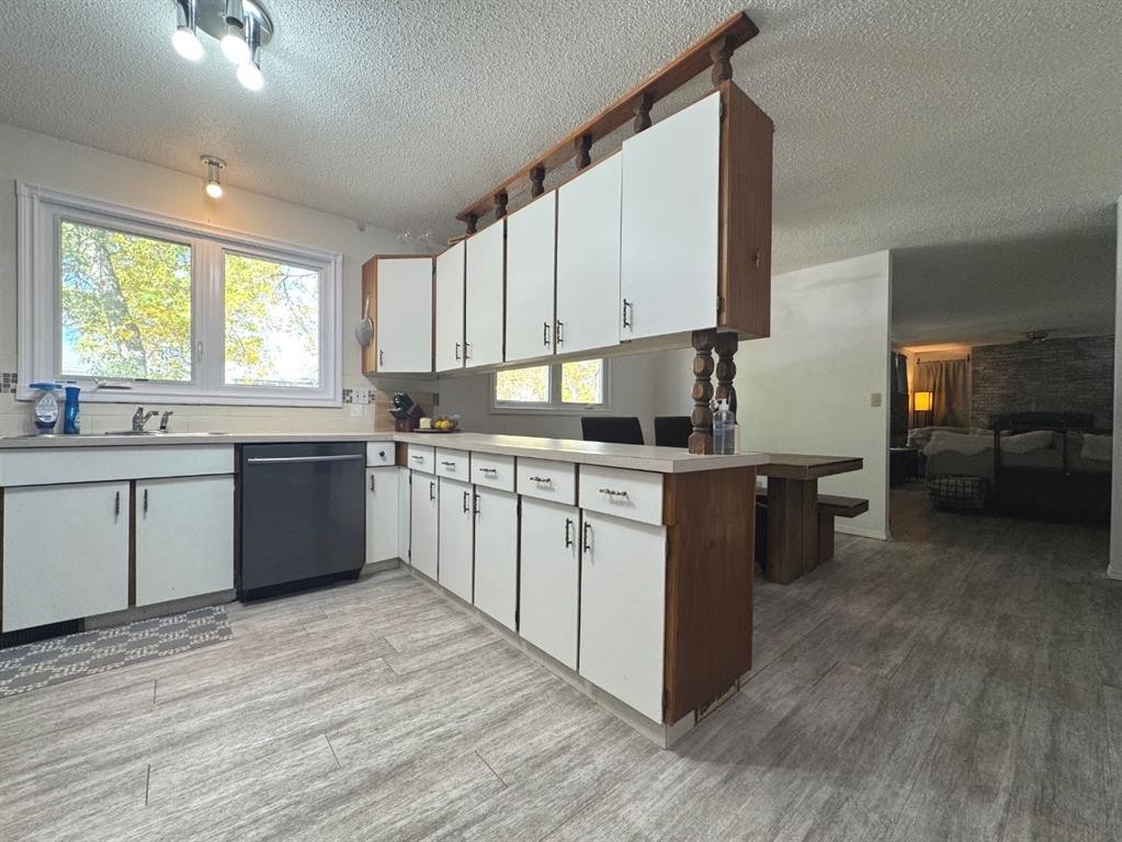 









3807


62

Street,
Camrose,




AB
T4V 3B5

