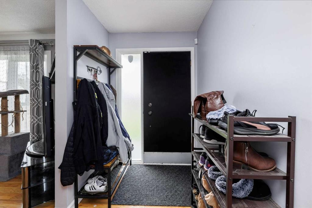 









4812


Lake

Street,
Alix,




AB
T0C 0B0

