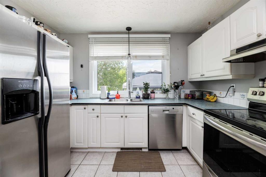









4812


Lake

Street,
Alix,




AB
T0C 0B0

