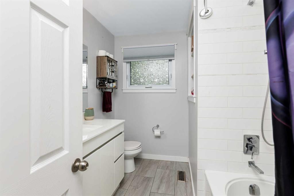 









4812


Lake

Street,
Alix,




AB
T0C 0B0

