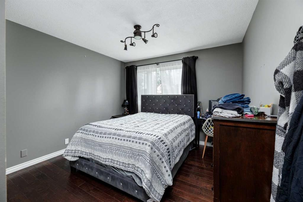 









4812


Lake

Street,
Alix,




AB
T0C 0B0


