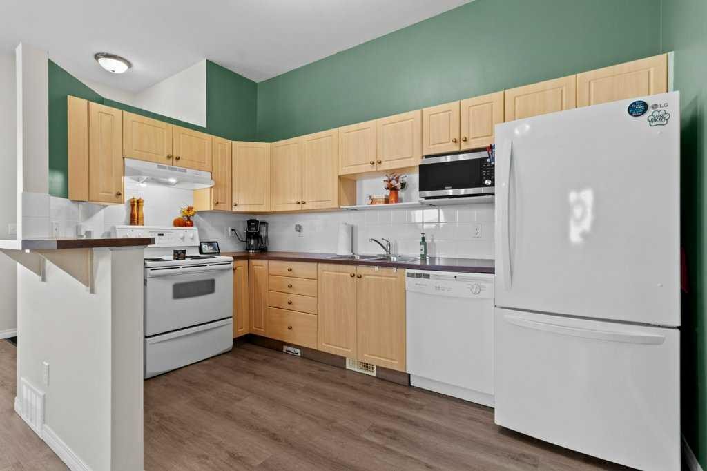 









33


Donlevy

Avenue, 45,
Red Deer,




AB
T4R 3B6

