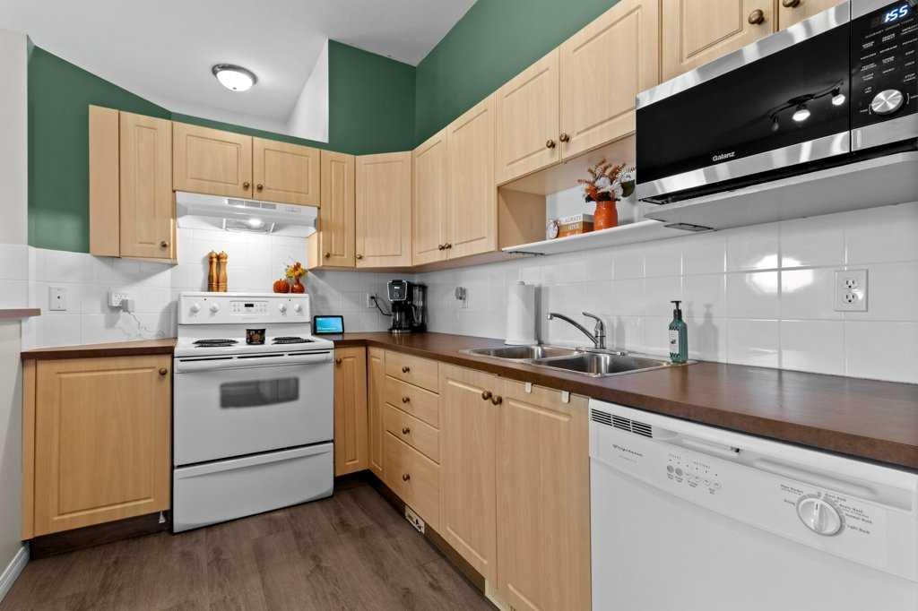 









33


Donlevy

Avenue, 45,
Red Deer,




AB
T4R 3B6

