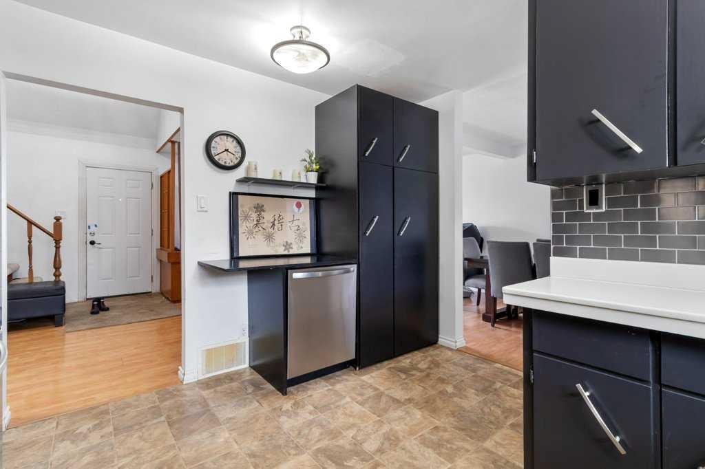 









9


Ockley

Close,
Red Deer,




AB
T4N 5A9

