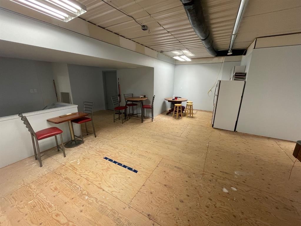 









4314


41

Street,
Camrose,




AB
T4V 4E5

