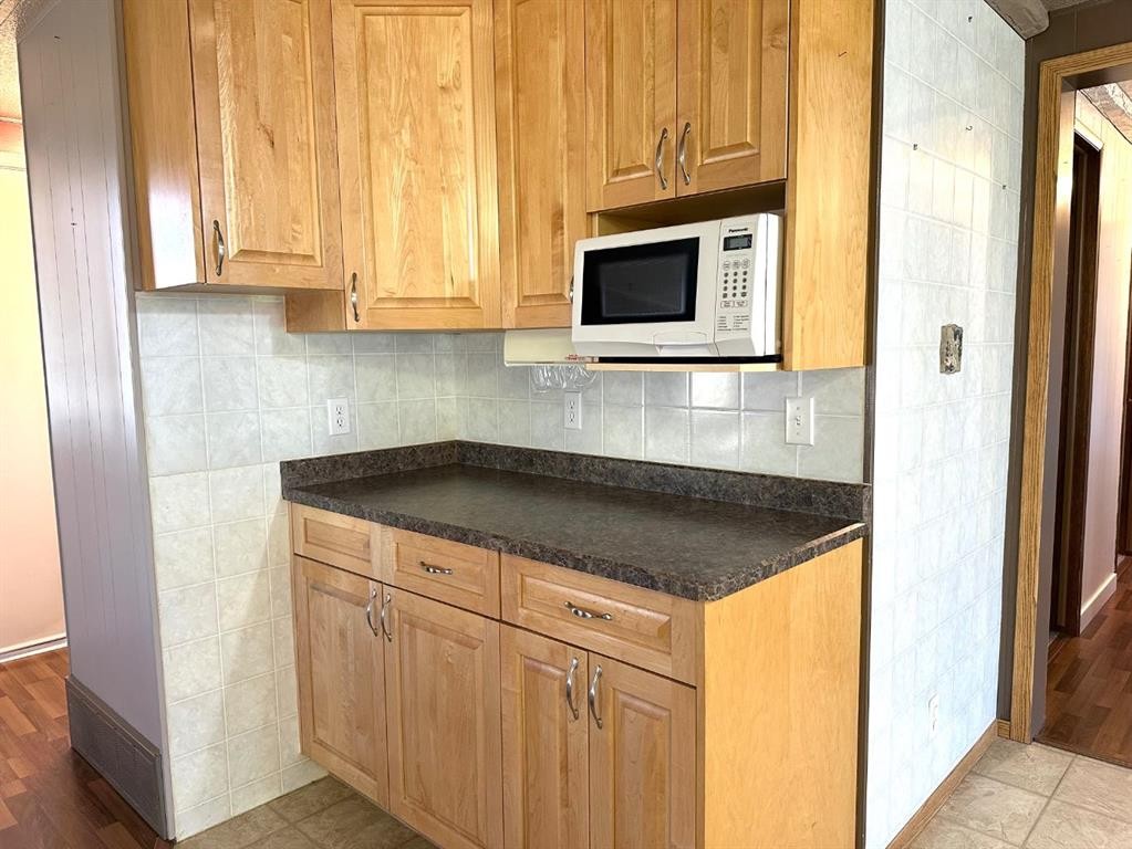 









4601


50

Avenue,
Daysland,




AB
T0B1A0

