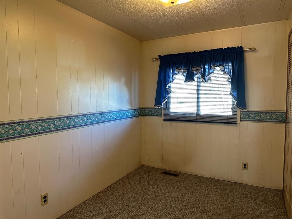 









4601


50

Avenue,
Daysland,




AB
T0B1A0

