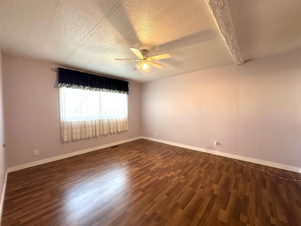 









4601


50

Avenue,
Daysland,




AB
T0B1A0

