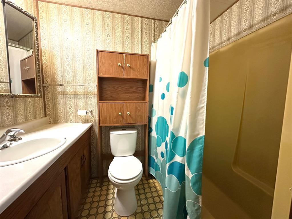 









4601


50

Avenue,
Daysland,




AB
T0B1A0

