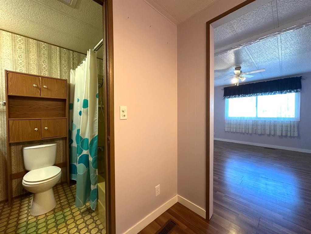 









4601


50

Avenue,
Daysland,




AB
T0B1A0

