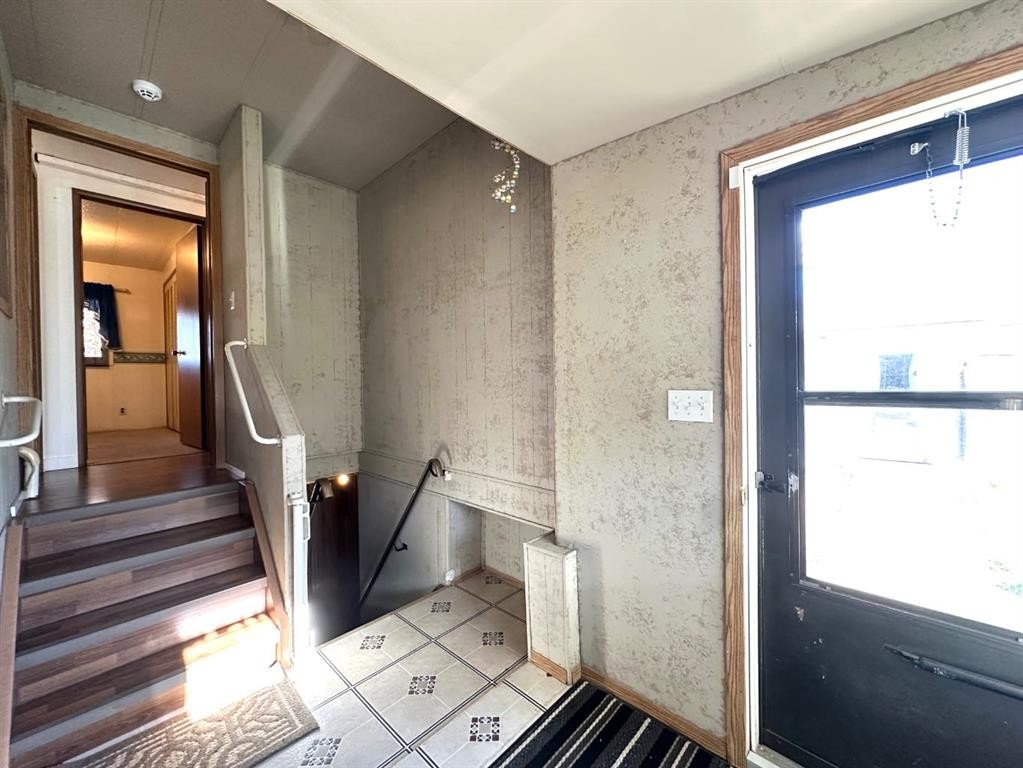 









4601


50

Avenue,
Daysland,




AB
T0B1A0

