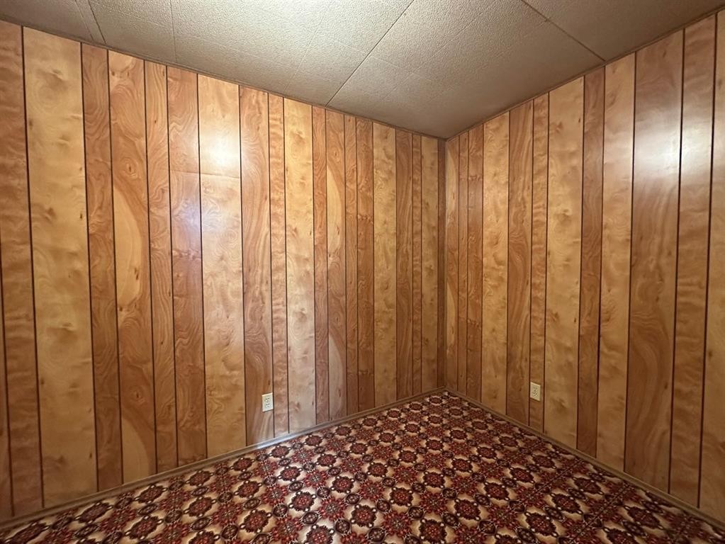 









4601


50

Avenue,
Daysland,




AB
T0B1A0

