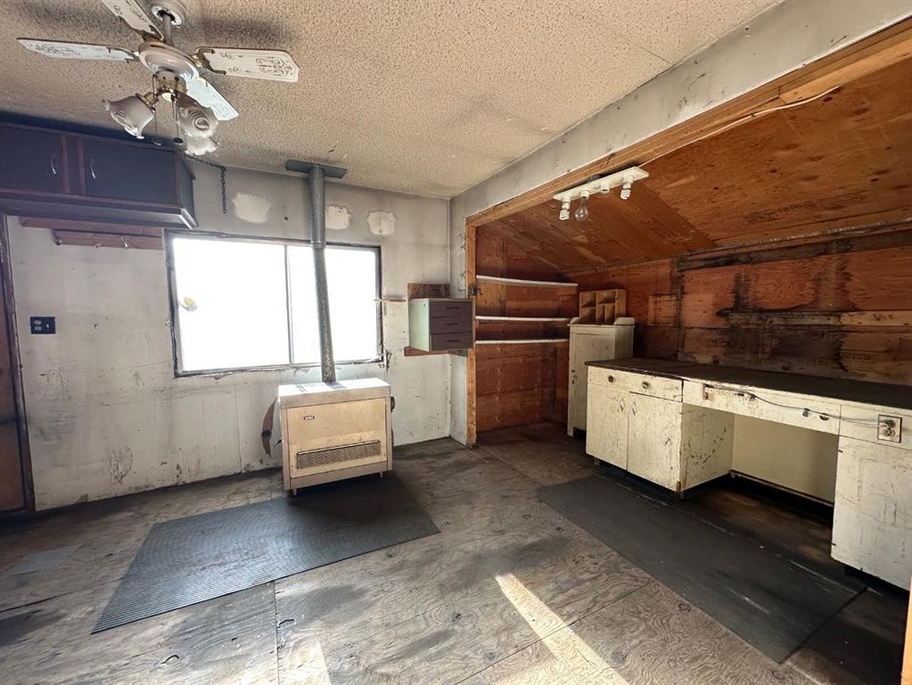 









4601


50

Avenue,
Daysland,




AB
T0B1A0

