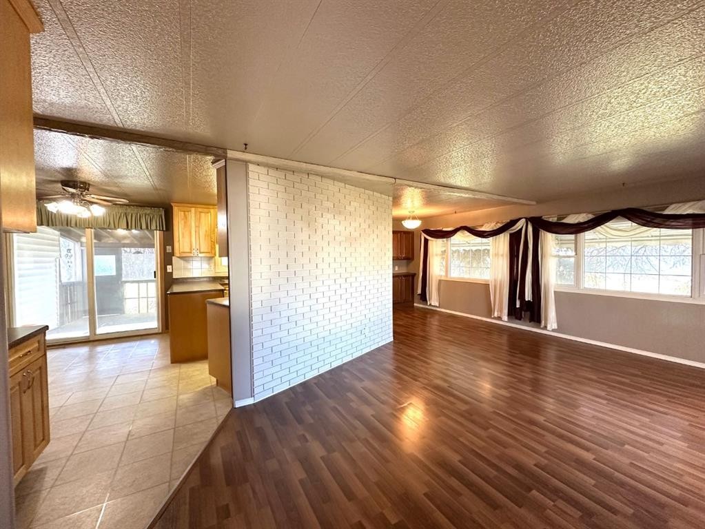 









4601


50

Avenue,
Daysland,




AB
T0B1A0

