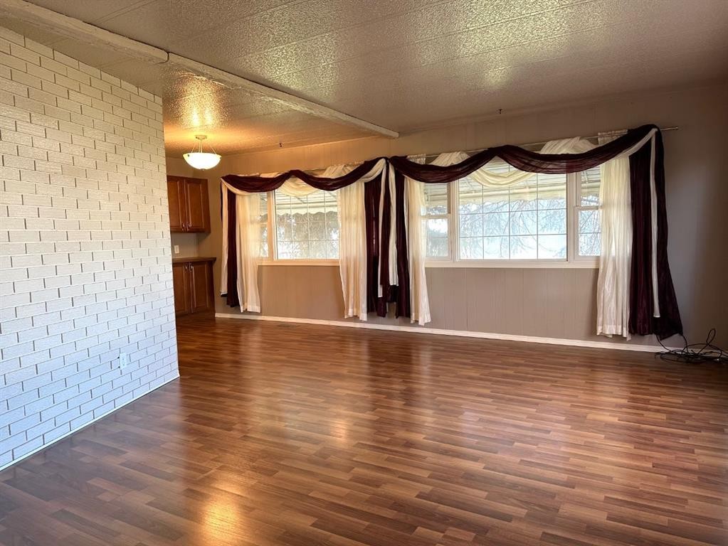 









4601


50

Avenue,
Daysland,




AB
T0B1A0

