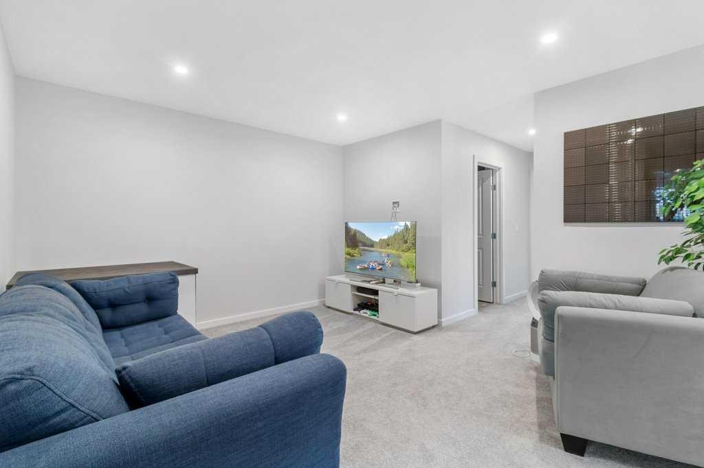 









33


Earl

Close,
Red Deer,




AB
T4P 3G6

