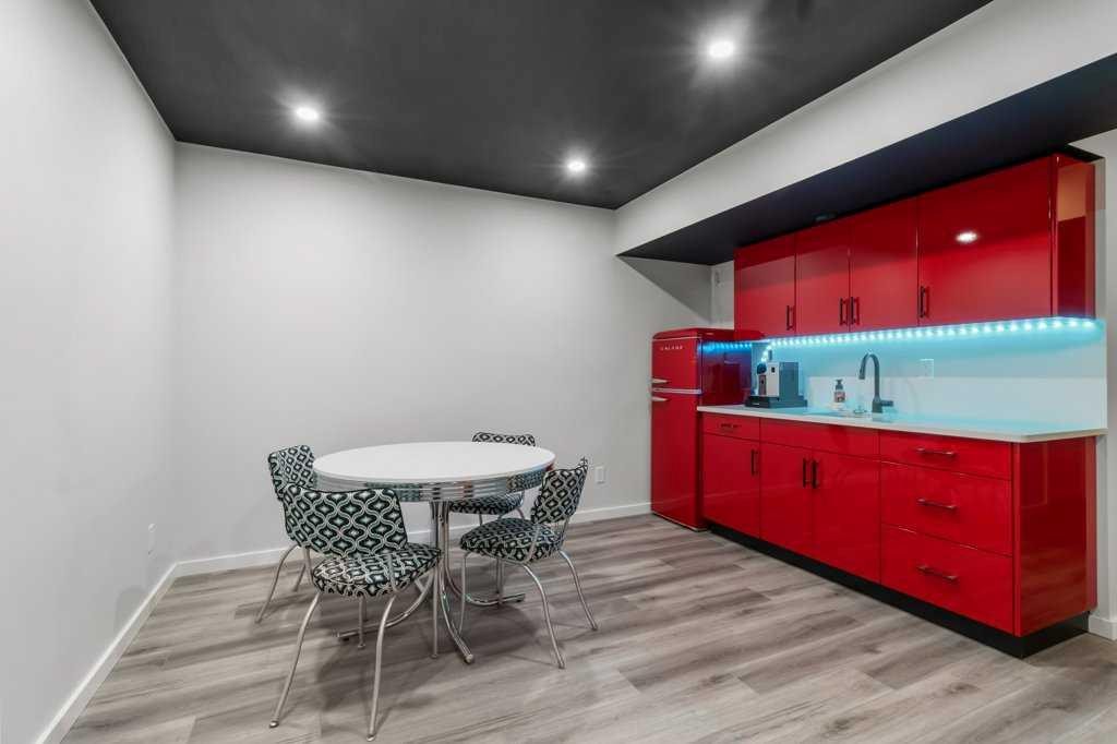 









33


Earl

Close,
Red Deer,




AB
T4P 3G6

