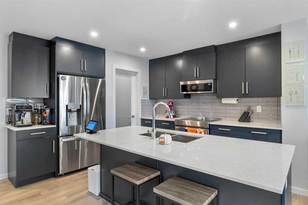 









33


Earl

Close,
Red Deer,




AB
T4P 3G6

