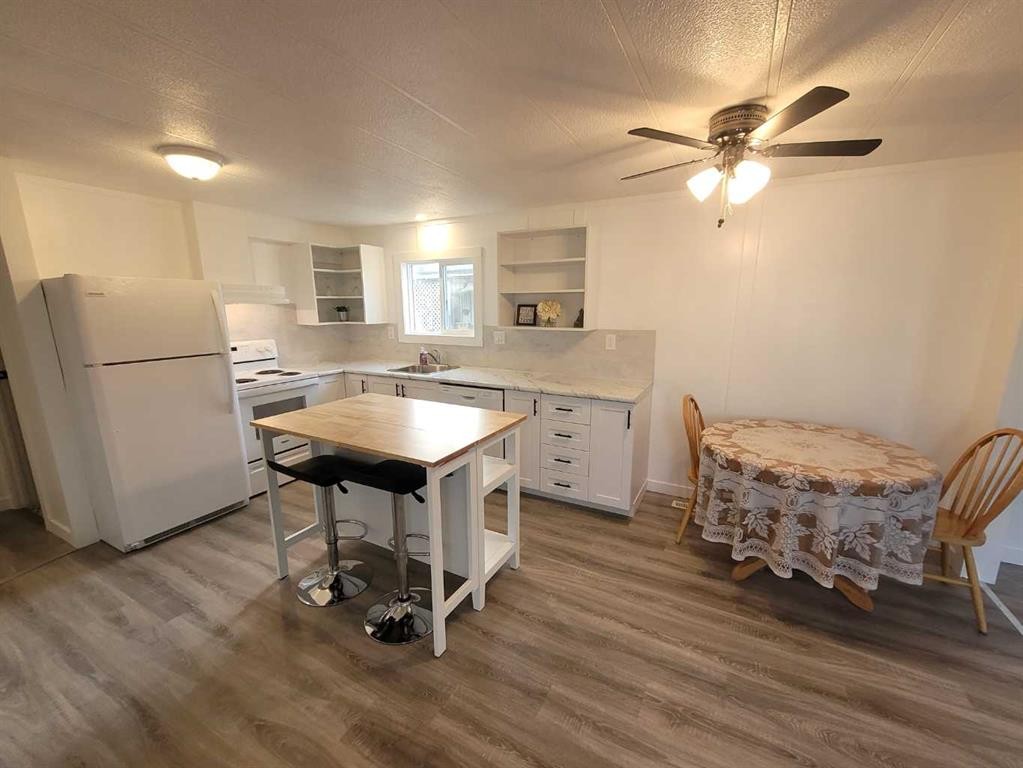 









4402


48

Avenue, Unit 27,
Sylvan Lake,




AB
T4S 1N7

