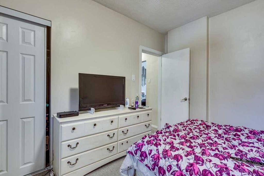 









5218 & 5216


56 Ave

,
Ponoka,




AB
T4J 1G6

