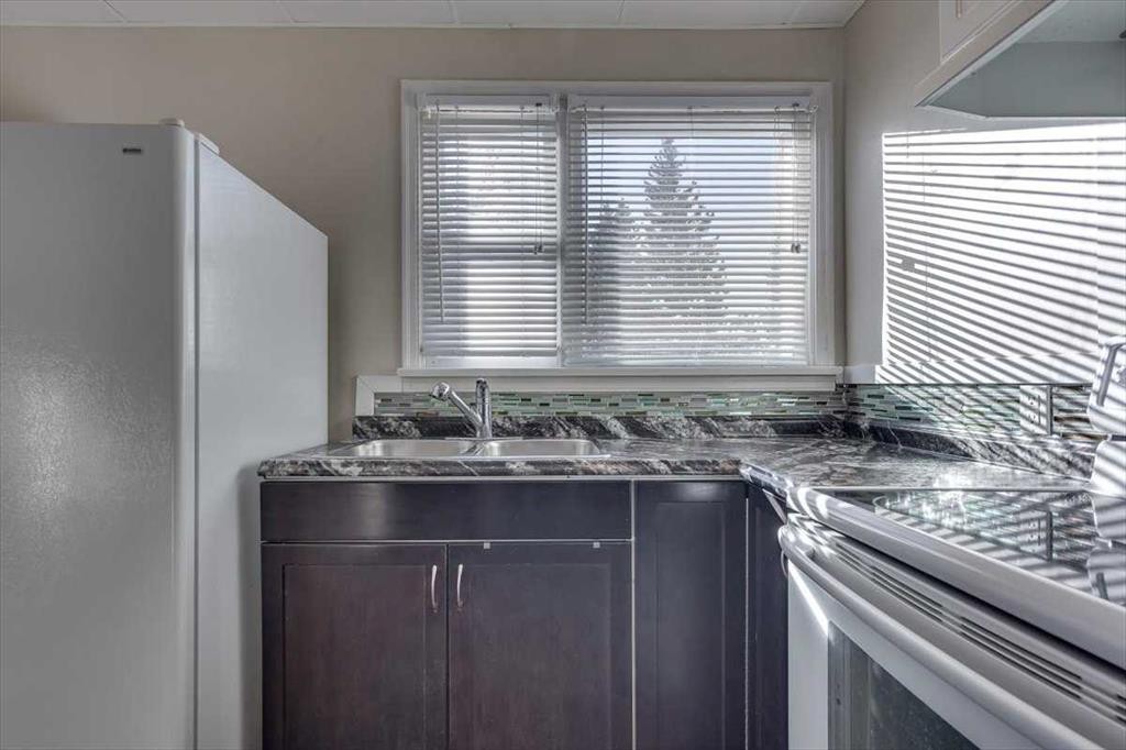 









5218 & 5216


56 Ave

,
Ponoka,




AB
T4J 1G6

