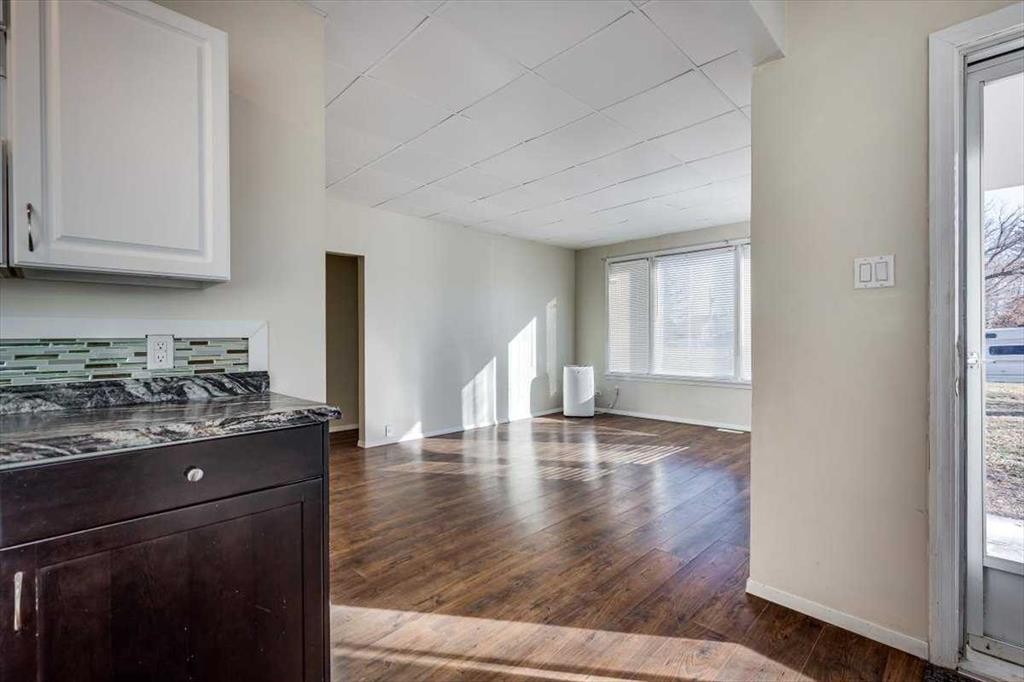 









5218 & 5216


56 Ave

,
Ponoka,




AB
T4J 1G6

