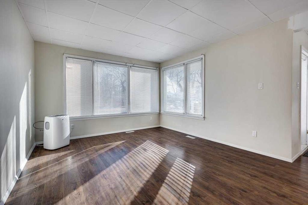 









5218 & 5216


56 Ave

,
Ponoka,




AB
T4J 1G6

