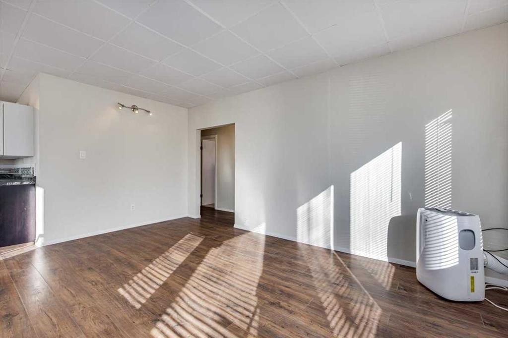 









5218 & 5216


56 Ave

,
Ponoka,




AB
T4J 1G6

