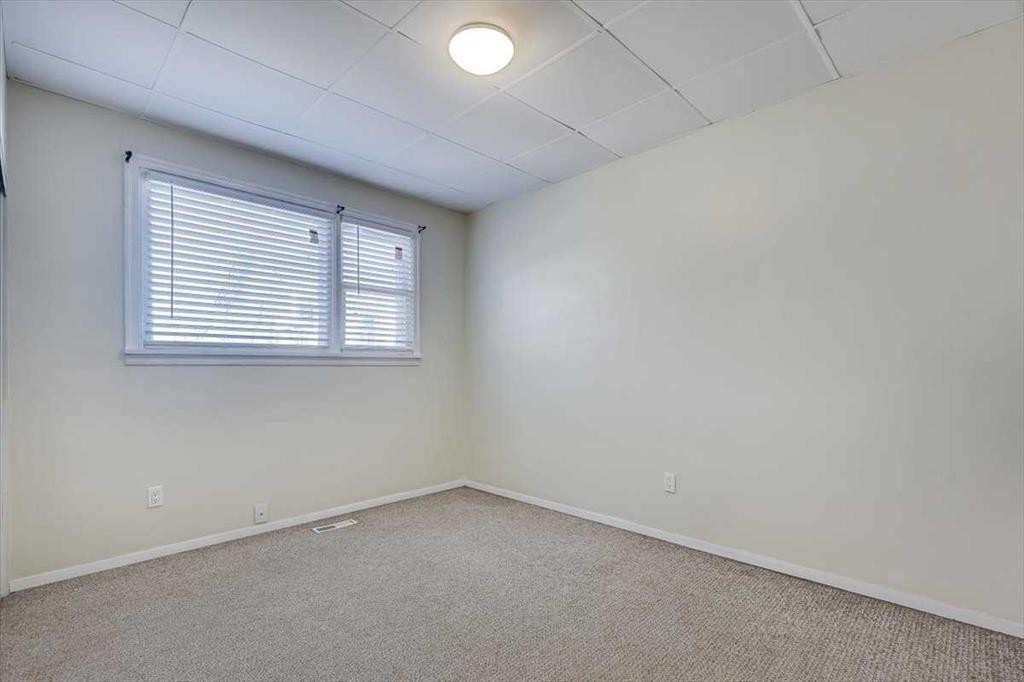 









5218 & 5216


56 Ave

,
Ponoka,




AB
T4J 1G6

