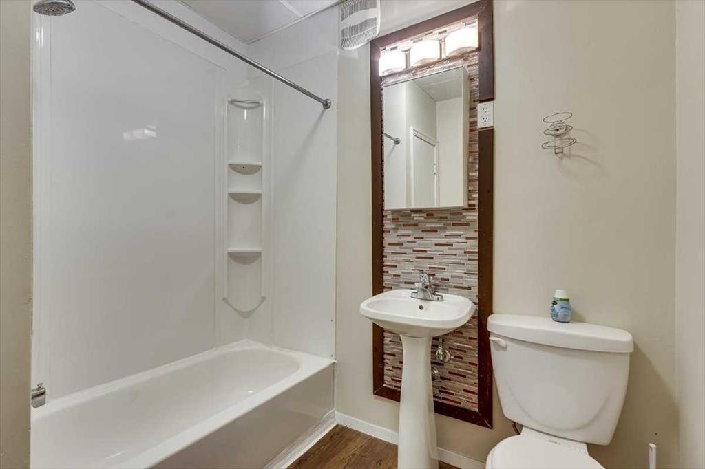 









5218 & 5216


56 Ave

,
Ponoka,




AB
T4J 1G6

